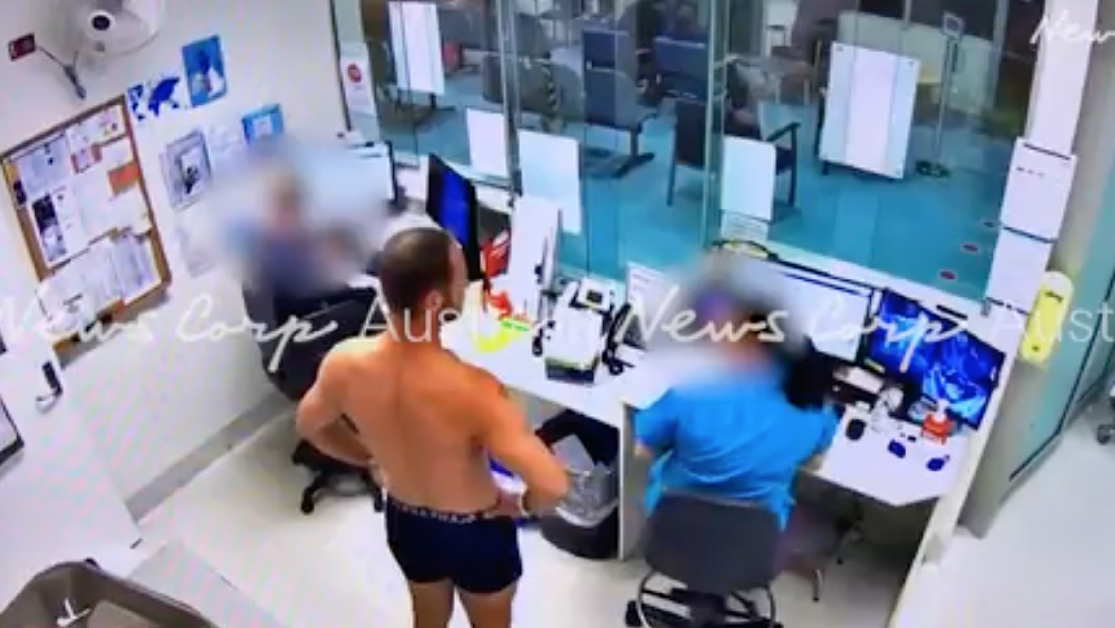 无妄之灾!昆州医护人员遭内裤男暴击昏倒!