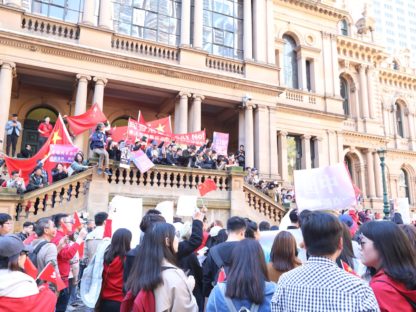 澳媒:多国高校推出返校包机航班争抢中国留学生