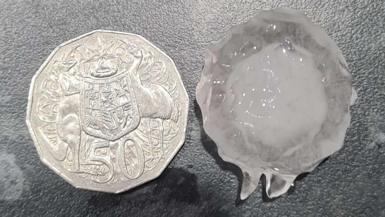今天下午50分硬币大的冰雹突袭新州偏远地区!