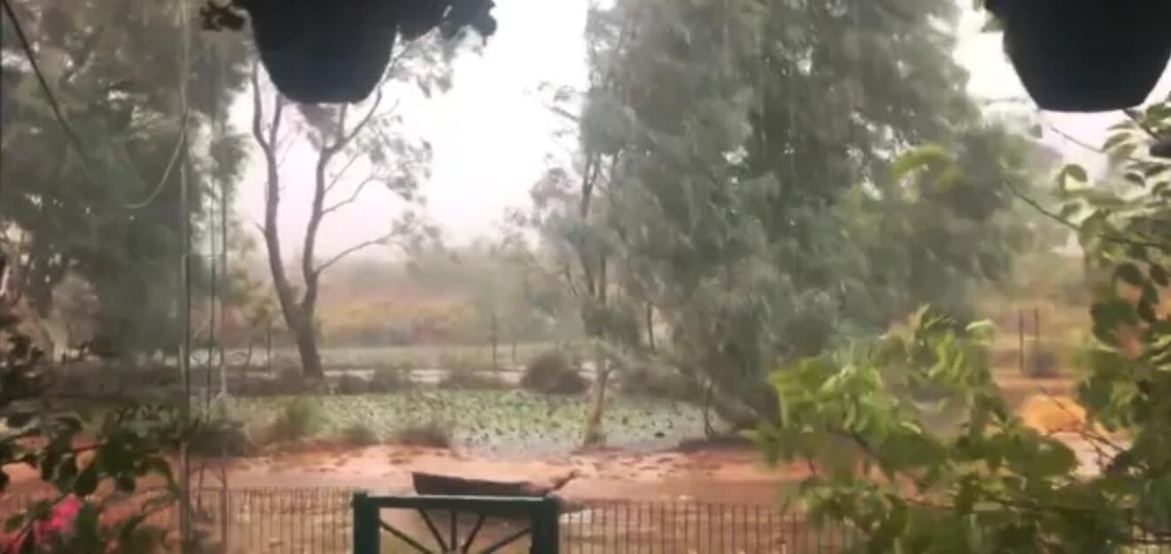 狂风暴雨袭击了昆州内陆的大片地区