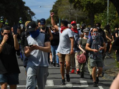 连续第三个周末!墨尔本反封锁抗议者再次与警察爆冲突