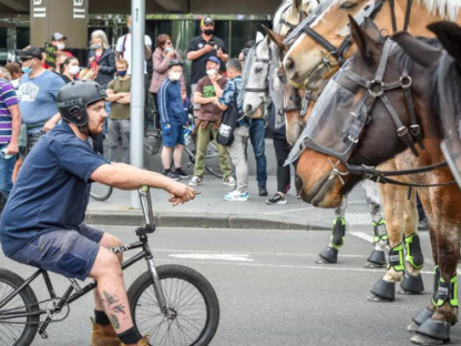 墨尔本爆发大规模反封锁抗议!暴力场面已完全失控!
