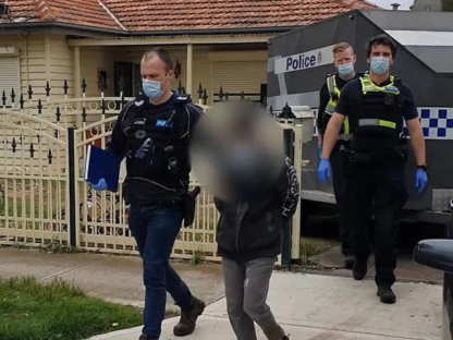 上百人被捕!维州警方展开雷霆行动打击青年帮派