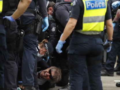 墨尔本爆发大规模反封锁抗议!暴力场面已完全失控!