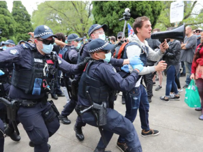 墨尔本爆发大规模反封锁抗议!暴力场面已完全失控!