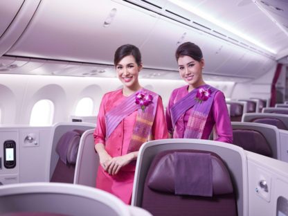 这家航空公司,爆发出惊人求生技能!