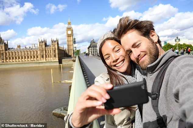 澳人将能在英国生活两年以上!英国推动免签互访,澳洲护照又要升值了?