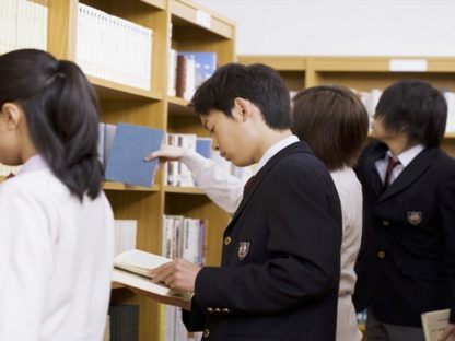 三个傻瓜日本版?日男冒充明星高中学生 上课半年才被抓包