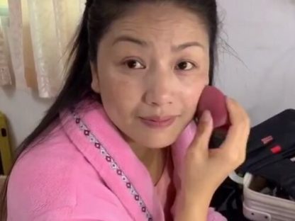 抖音网红,根本不是中国大妈的对手:圈起粉来杀新生代