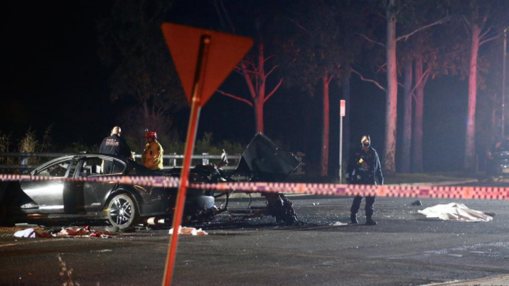 惨烈!悉尼两贼驾车撞上电线杆 双双被甩出当场身亡