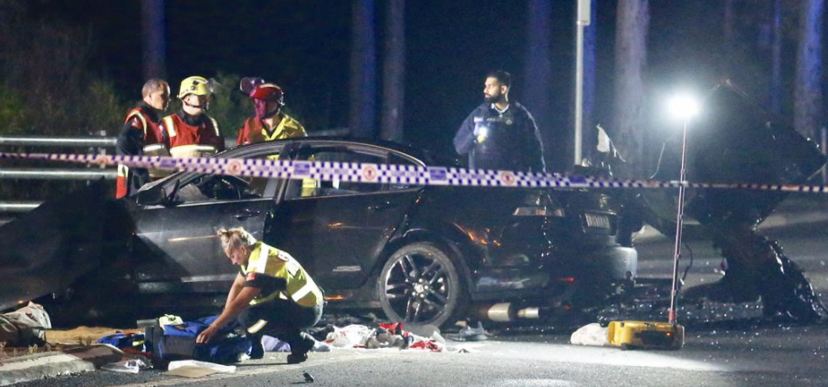惨烈!悉尼两贼驾车撞上电线杆 双双被甩出当场身亡