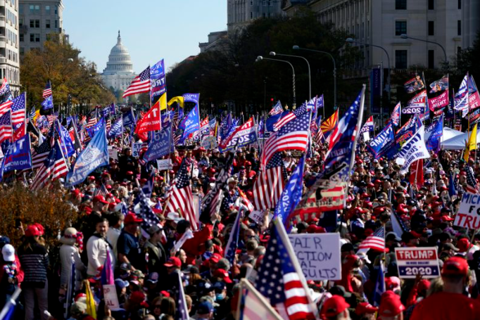 美国挺川大游行!悉尼川粉力挺,天空打出“TRUMP 2020”!