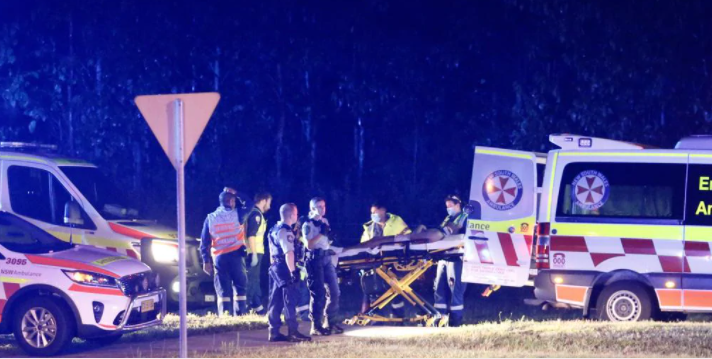 惨烈!悉尼两贼驾车撞上电线杆 双双被甩出当场身亡