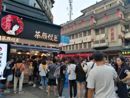 排队1小时买杯奶茶,到底值不值?