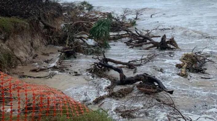 Byron Bay的地标性海滩遭到暴雨侵袭,一夜之间被巨浪淹没