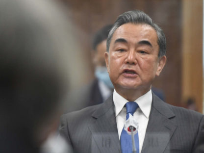 中国外长王毅会见陆克文 表示盼澳中关系「尽早」回到正轨
