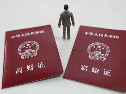 男子找人冒充妻子办离婚?!法院:戴了口罩没认出来