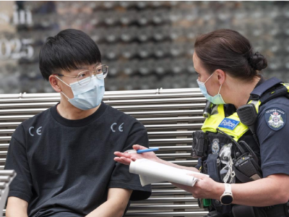 吓人!一辆汽车在墨尔本Bourke Street横冲直撞!警察在后头狂追
