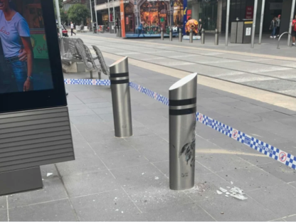 吓人!一辆汽车在墨尔本Bourke Street横冲直撞!警察在后头狂追