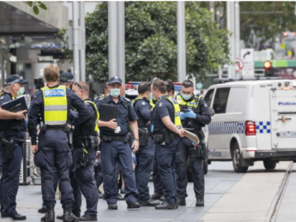 吓人!一辆汽车在墨尔本Bourke Street横冲直撞!警察在后头狂追
