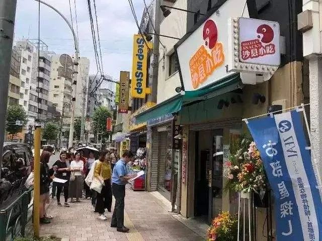 年赚500亿!这家农民开的小破店,凭什么火了20年?