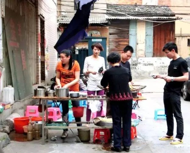 年赚500亿!这家农民开的小破店,凭什么火了20年?