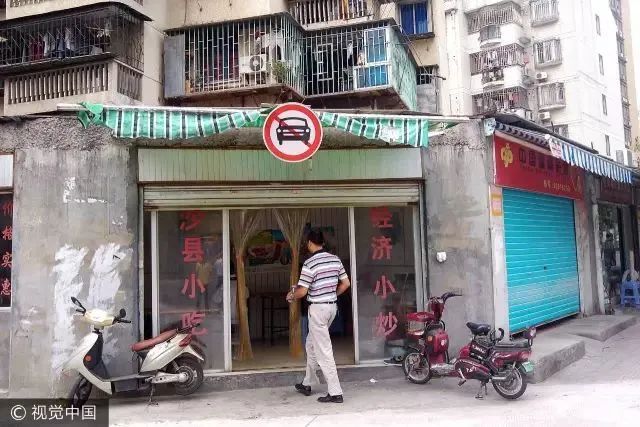 年赚500亿!这家农民开的小破店,凭什么火了20年?