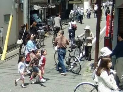 日本人普遍不运动,为何还全球最长寿?答案1个字