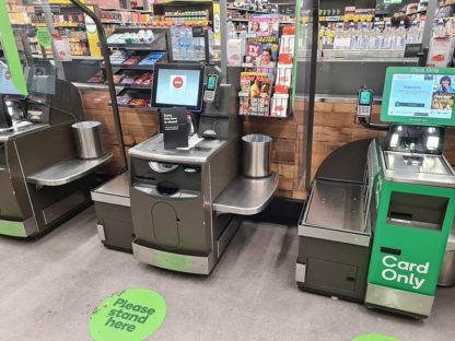 Woolworths挨批垃圾桶放置不衛生!網友群體嘲諷!