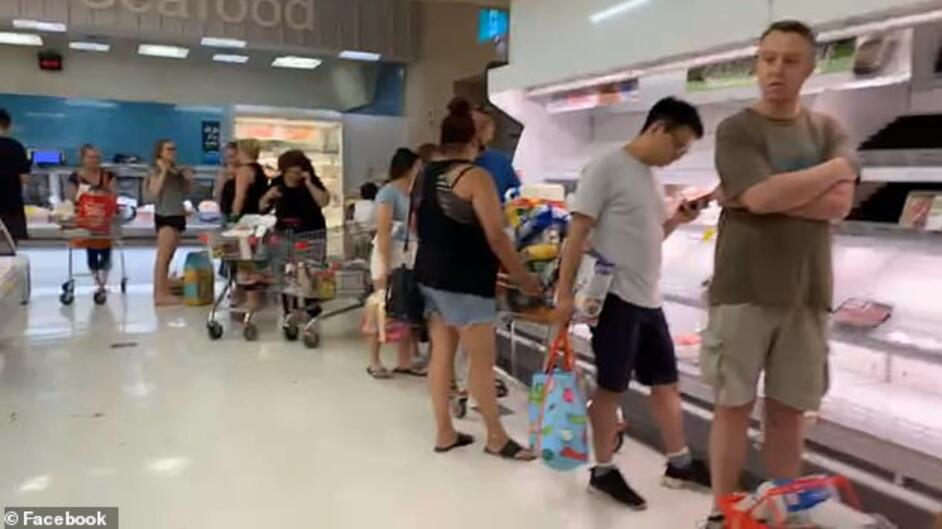 西澳疫情爆发 出现恐慌抢购潮,超市不得已提前关门…