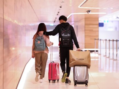 网课、旅行禁令、歧视华人,赴澳留学价值几何?