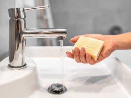 水晶肥皂可以拿来洗脸吗?专家揭真实功能别乱用