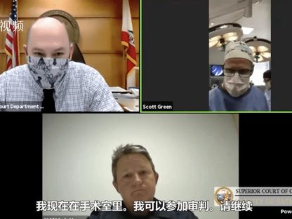 【视频】胆子也太大了?这位医生一边做手术、一边接受庭审