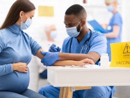 健康人感染病毒、招募孕妇做疫苗试验,疫情之战背后的伦理议题
