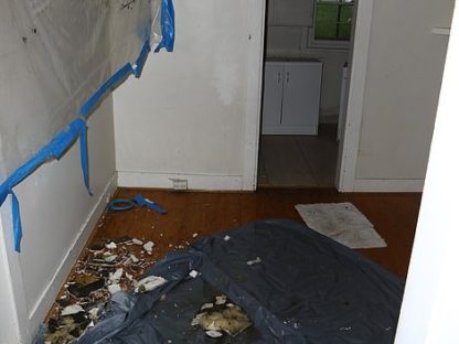 独栋屋与隔壁公寓成「牵手」楼!悉尼Hurstville老夫妇崩溃
