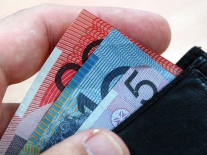 千方百计骗走前恋人$14万!墨尔本拜金女转身就与新欢结婚
