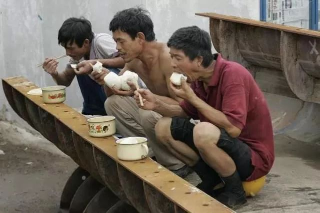 澳小哥网上晒了一张照片,震惊华人:原来澳洲农民竟然是这样的!