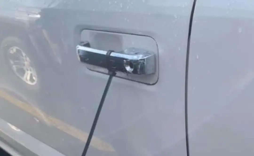 紧急提醒澳洲华人!发现车上有这种标记,千万不要独自上车,立即求助