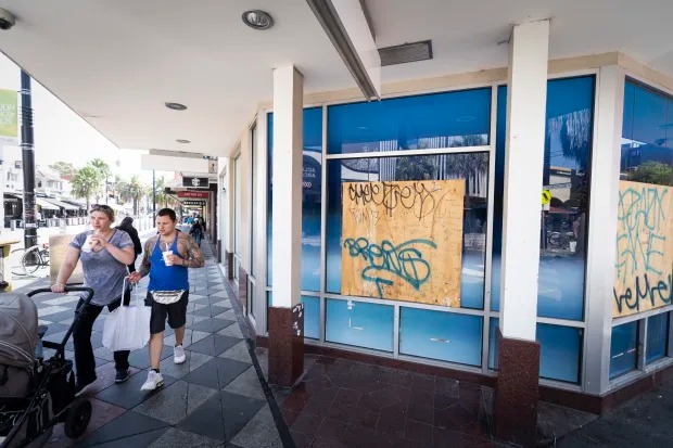 墨尔本著名商业街大批店铺“阵亡”!房东为揽客什么招都出