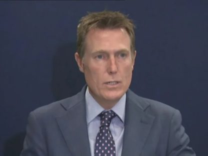 主动站出来了!澳洲律政部长承认遭强奸指控,但拒绝辞职!