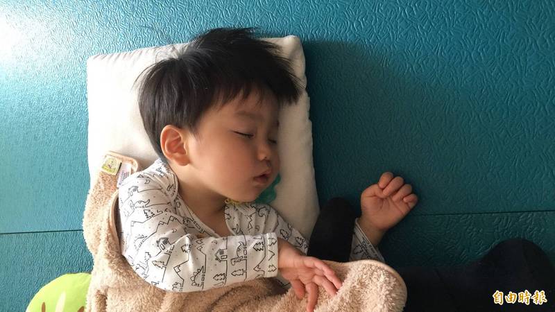 幼儿常夜醒哭闹 医师:先养成好睡眠习惯