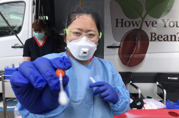 【0408晚间新闻直播】昆州老人接种辉瑞疫苗之后死亡;莫纳什大学研发新冠病毒检测装置;墨尔本隔离酒店又迎来旅客潮,将严守隔离条例