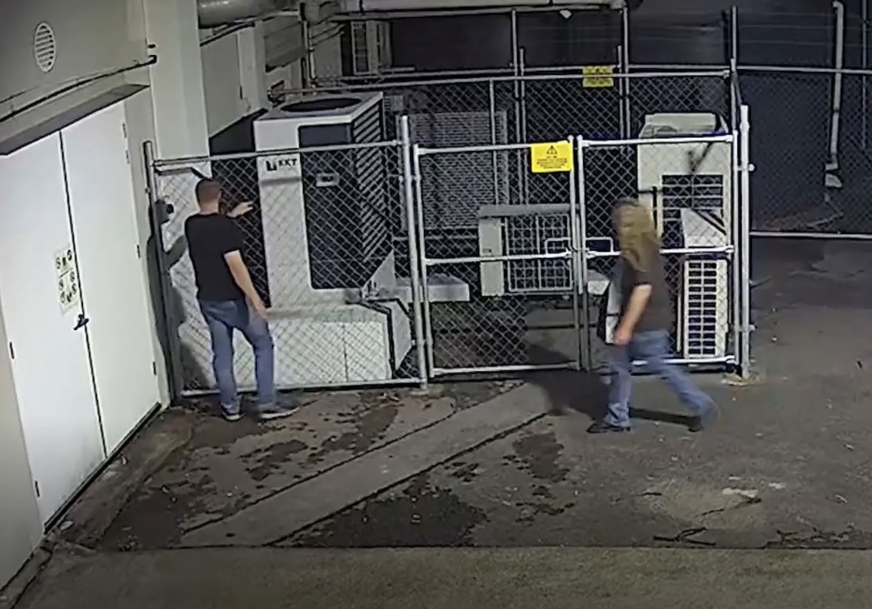 昆州两男子关医院总电闸损失$15万!警方公布嫌犯作案CCTV