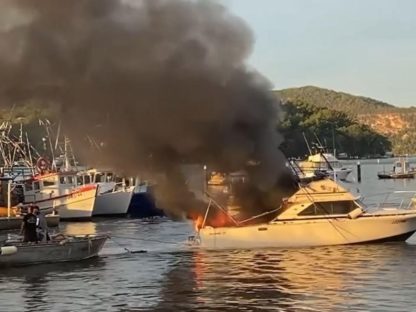 【视频】可怕瞬间!悉尼一艘游船突然爆炸起火 4人严重烧伤